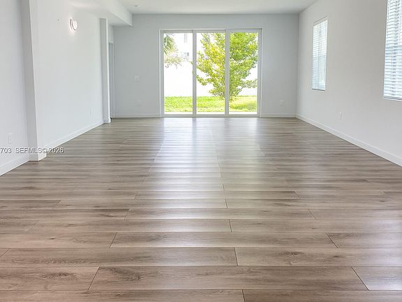 4th image of 432 21st St #2
