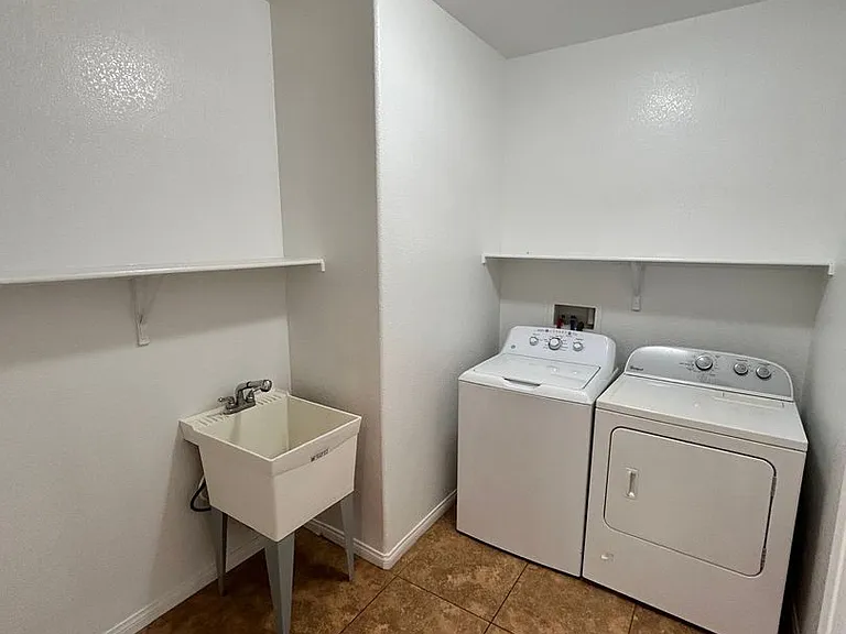 10743 Knickerbocker Ave — Photo 34