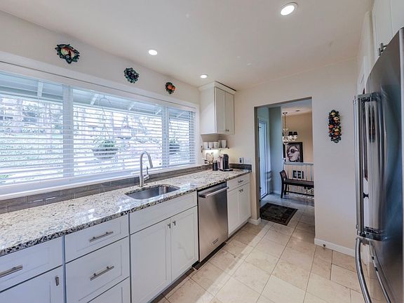 5th image of 934 SW Cheltenham St