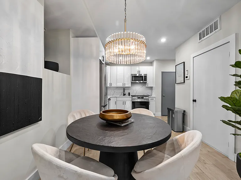 1090 Carroll St #1R — Photo 4