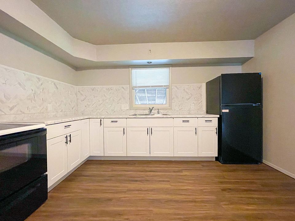 1st image of 402 Kennedy Dr #3B