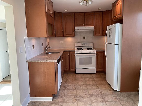 Dishwasher, stove and refrigerator and plenty of cabinets