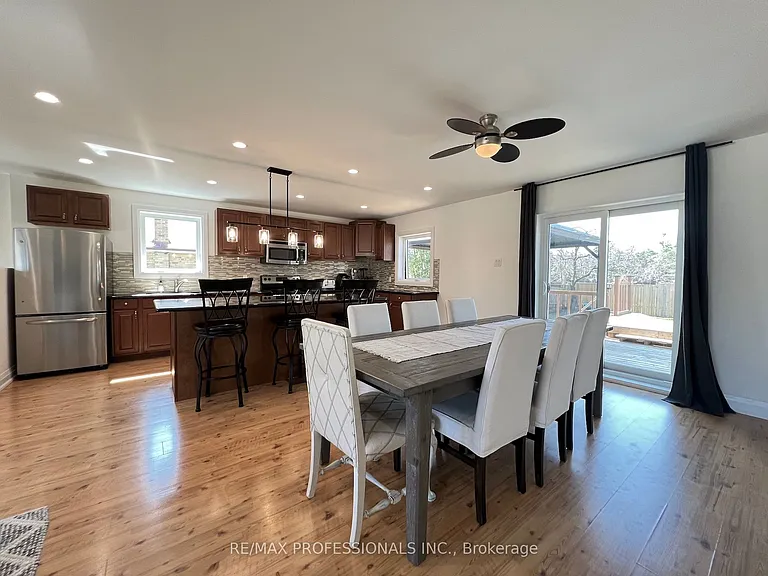 2504 Donnavale Dr — Photo 10