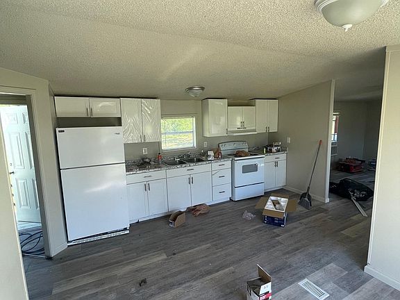 2nd image of 160 Beaver Cir