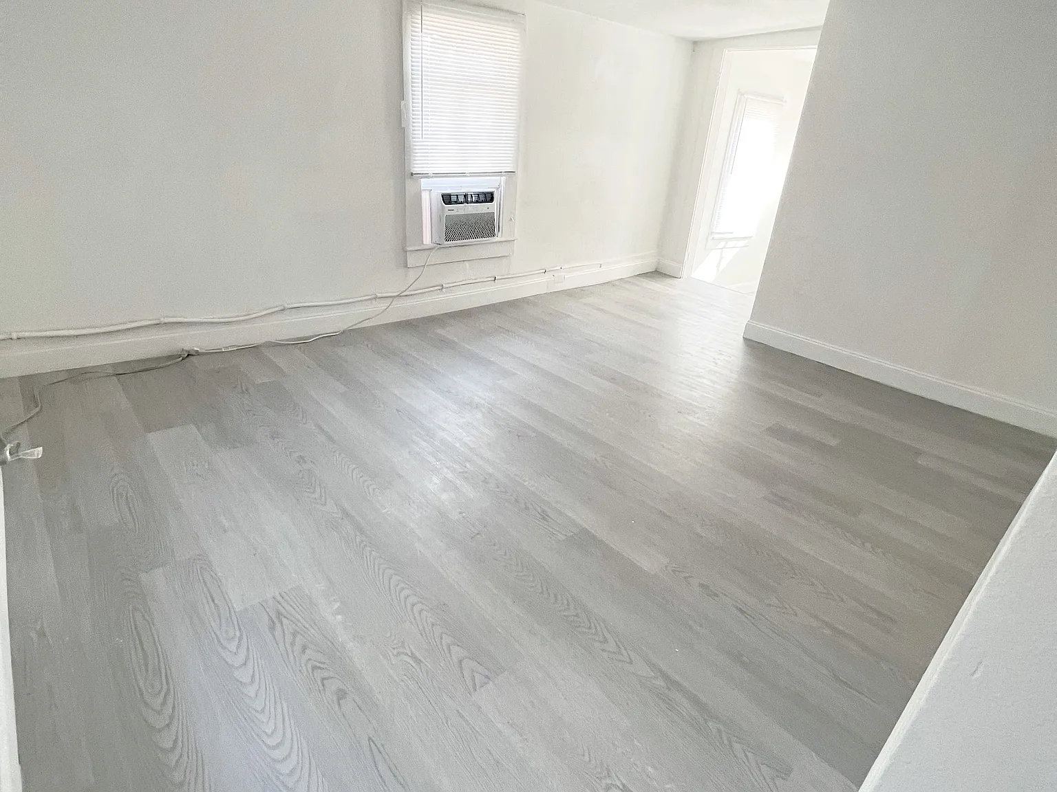 Studio, 720 sqft, $1,030 — Photo 4