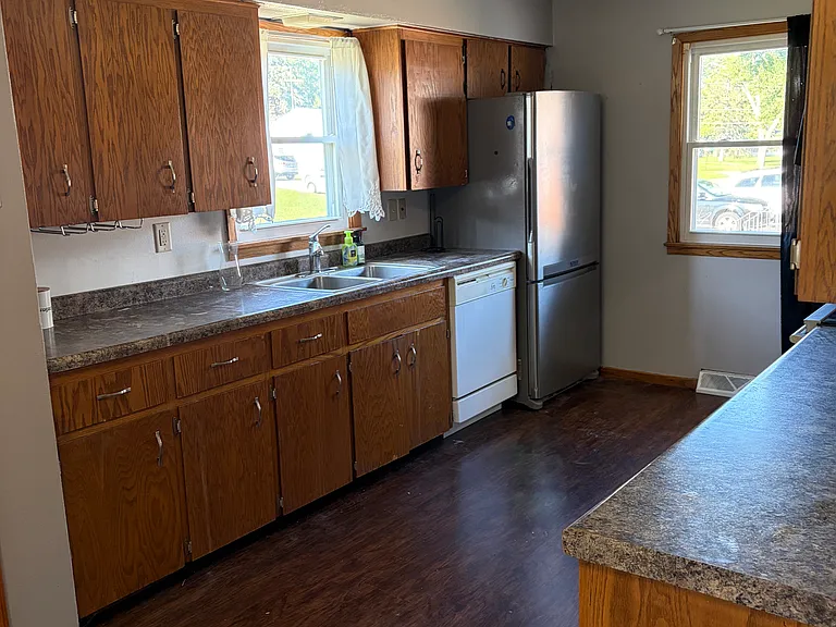 1632 Easton Ave — Photo 4