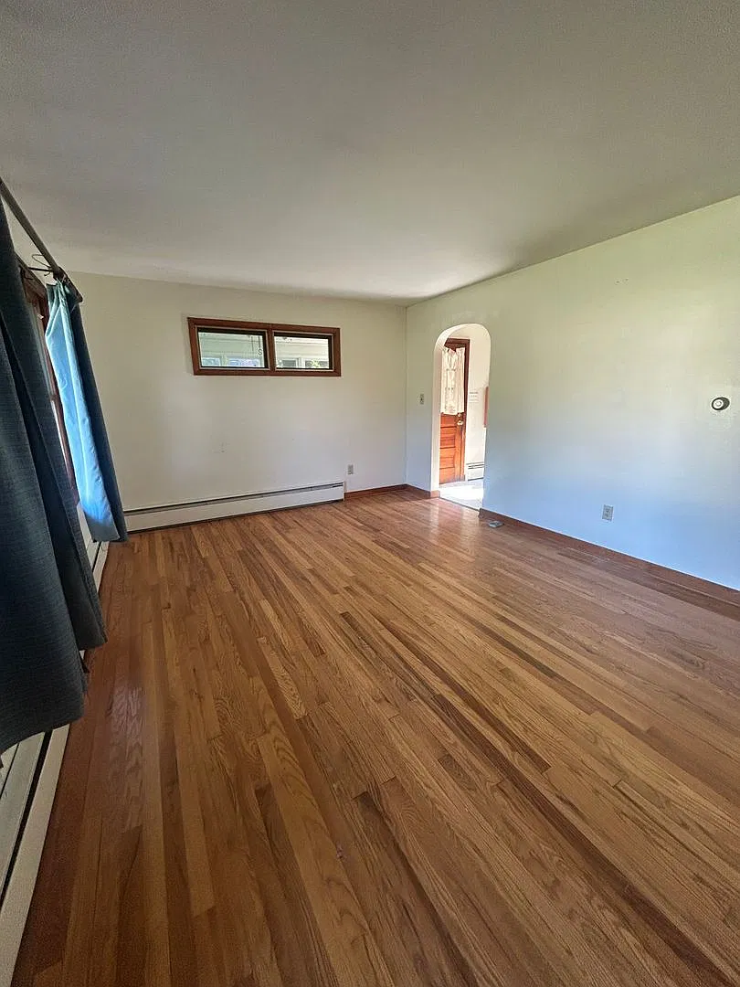 3 bedroom, 1 bath house — Photo 3