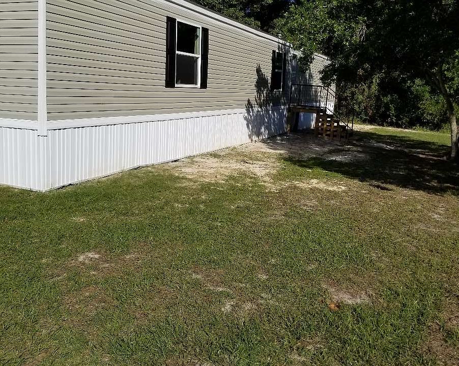 2nd image of 152 NW Helen Dr