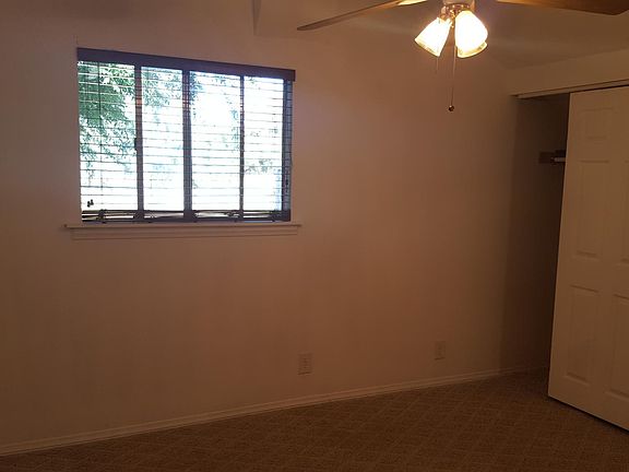4th image of 24417 Jefferson Ave #B
