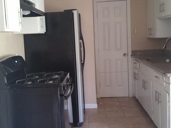 3rd image of 13126 Emporia St