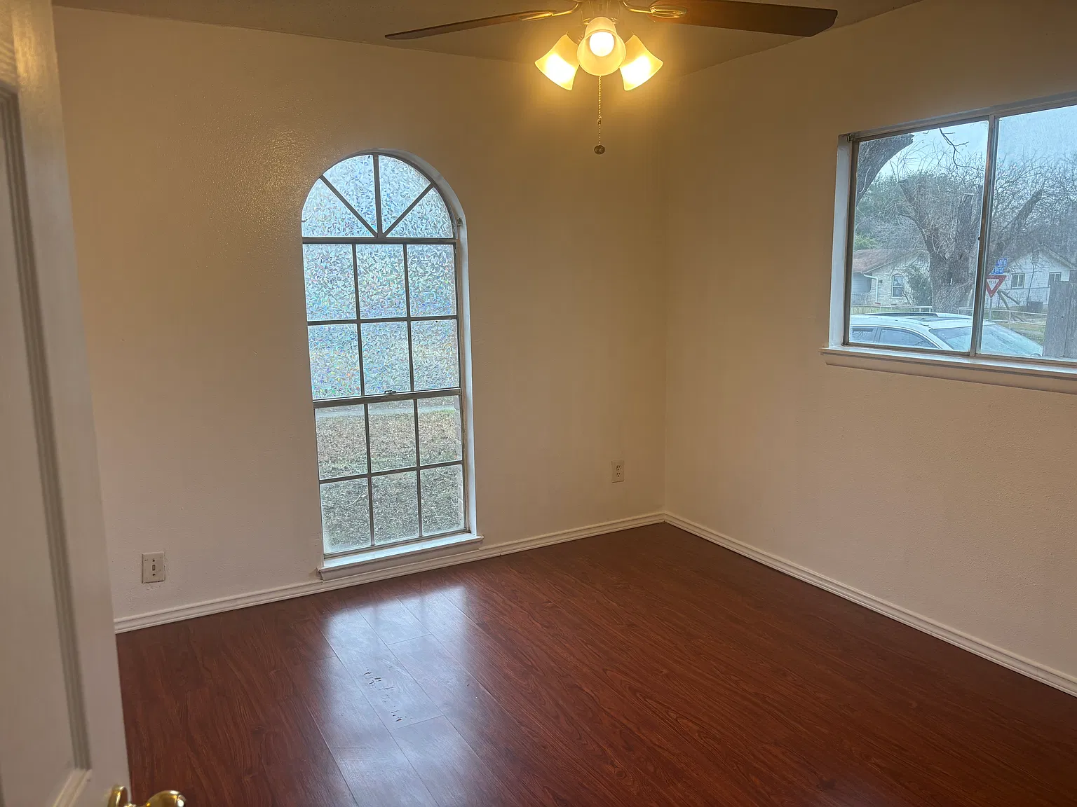 3 bed, 1050 sqft, $1,275 — Photo 2