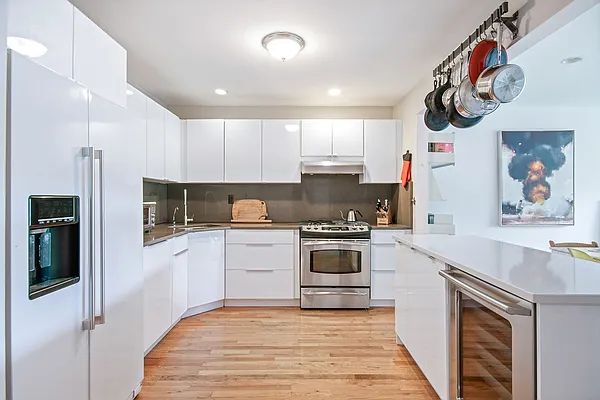 Sold by Compass | media 18