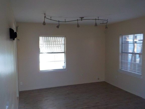 4th image of 701 Brentwood St #B