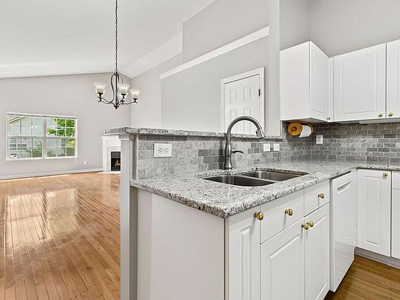 4th image of 3971 Kensingwood Dr