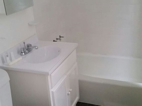 2nd image of 926 Bronx Park S #4L