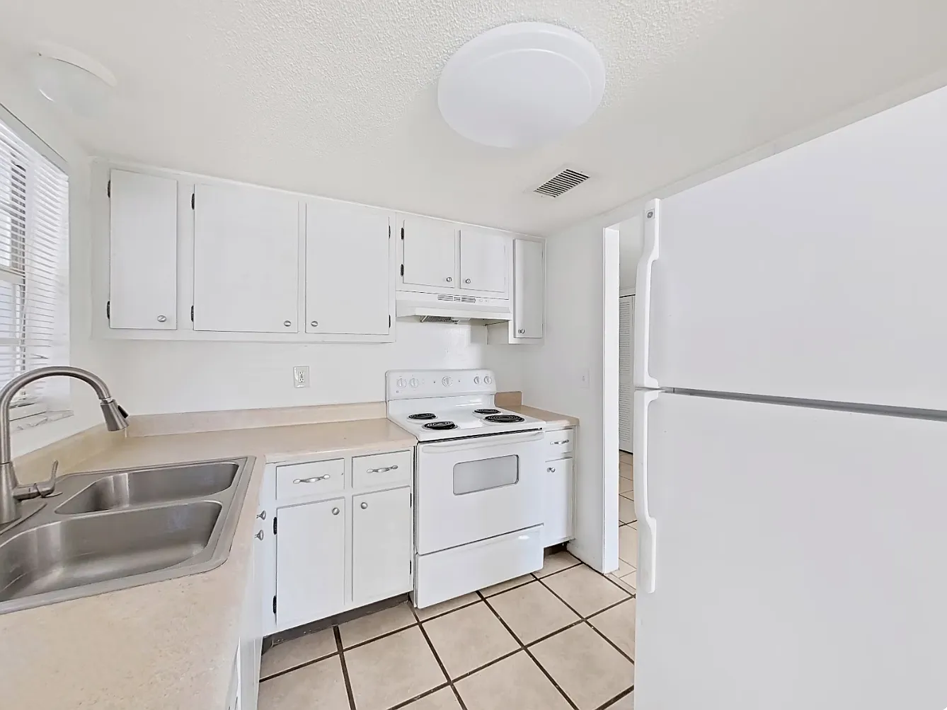 2 bed, 1000 sqft, $1,575 — Photo 2