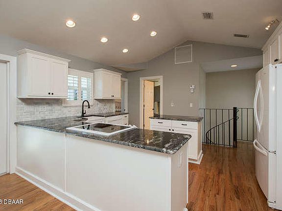3rd image of 110 Marlin Dr