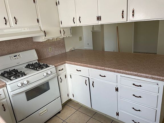 3rd image of 3524 W Laurel Ave