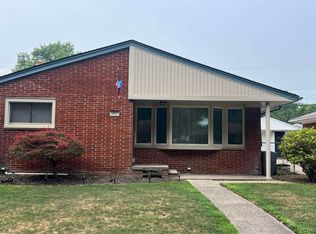 24513 Ursuline St, Saint Clair Shores, MI 48080