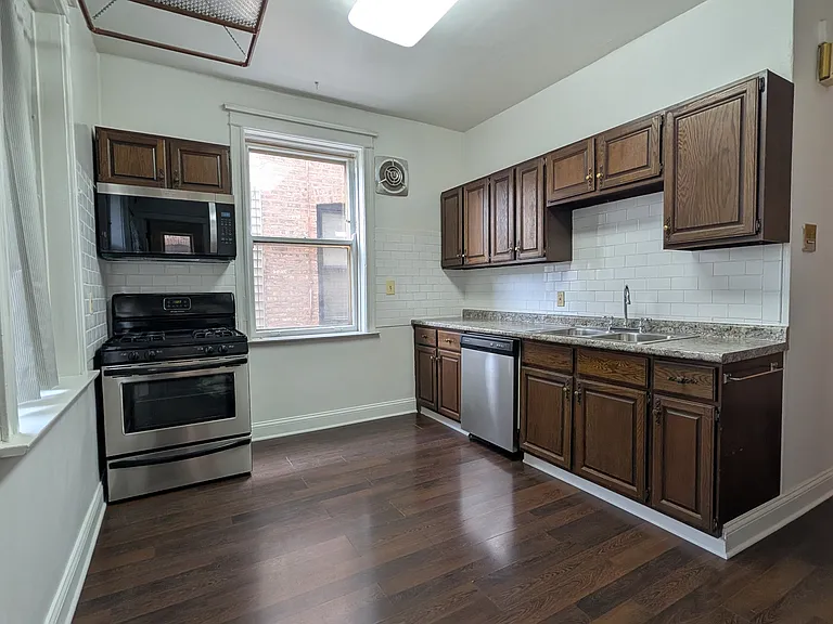 1304 W Elmdale Ave #1 — Photo 4