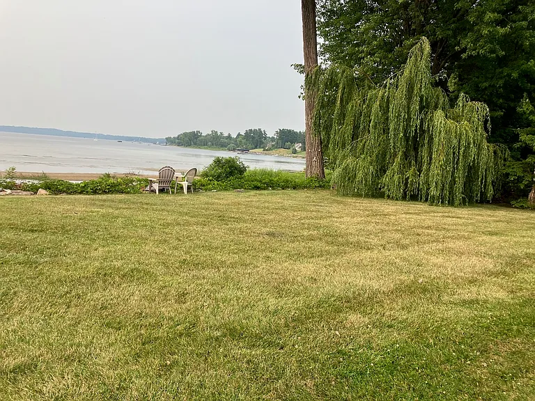 624 Bay Rd — Photo 2