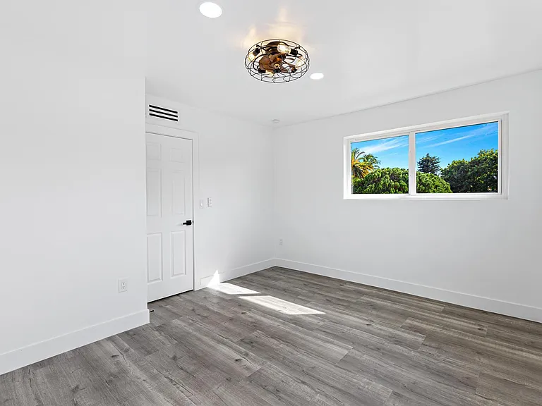 7600 N Miami Ave — Photo 17