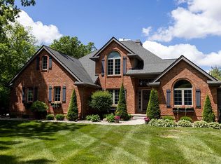 6045 Mitchaw Rd, Sylvania, OH 43560