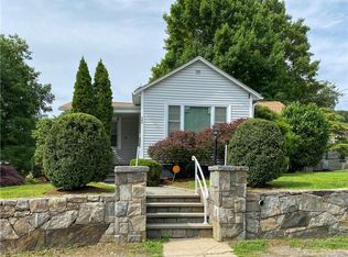 586 Soundview Ave, Bridgeport, CT 06606