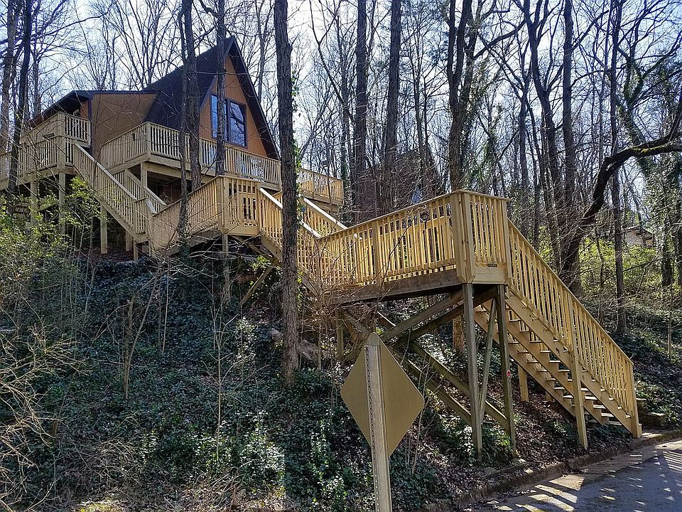 2nd image of 2030 Wooddale Dr NE