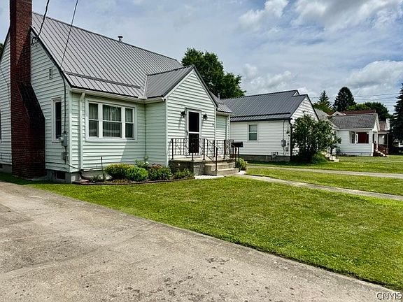 2nd image of 18 Stewart Pl