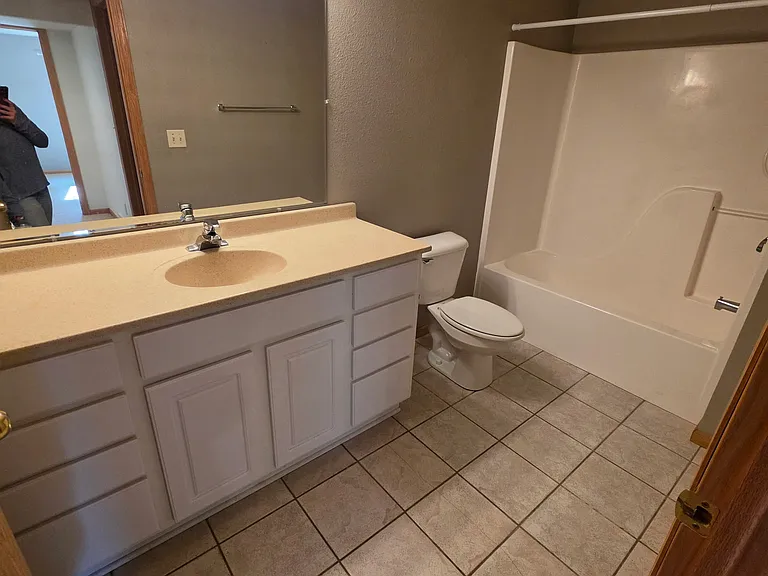 1008 Georgene St — Photo 25