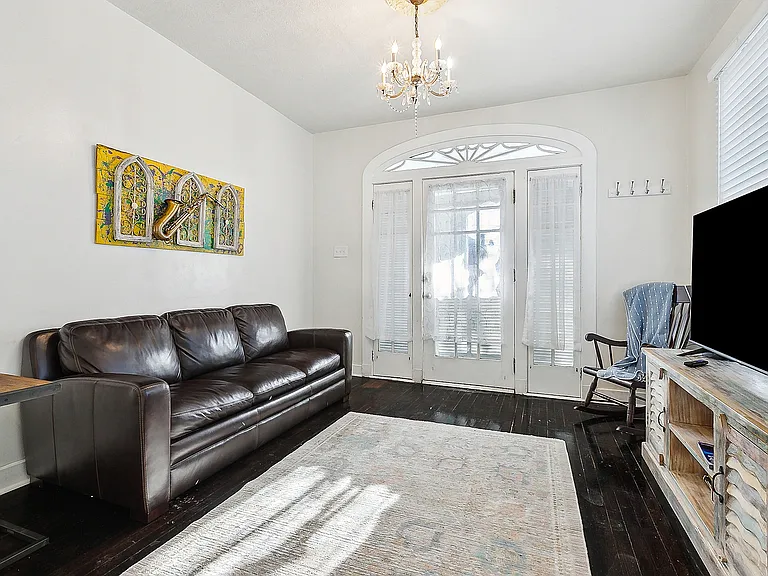 819 Olga St — Photo 5