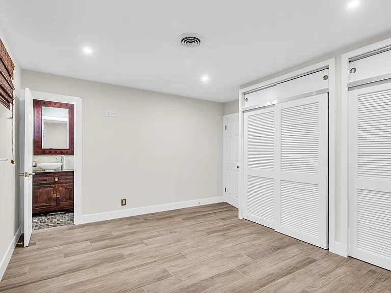 921 SE 15th Ct — Photo 23