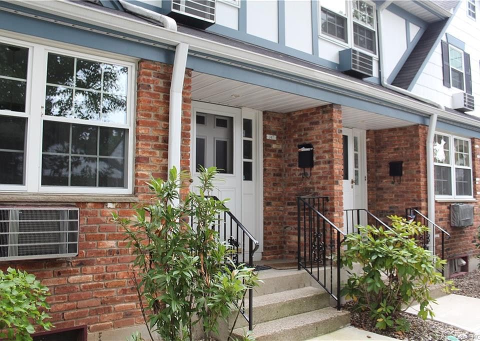 1st image of 147 Doxbury Ln