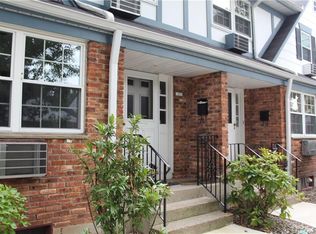 147 Doxbury Ln, Suffern, NY 10901
