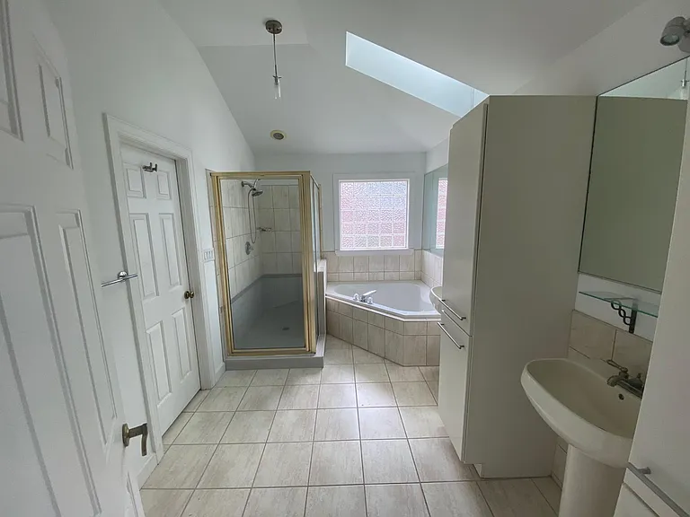 1021 Rolling Farm Dr — Photo 16
