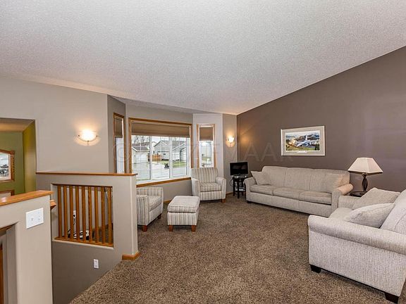 3rd image of 926 Parkway Dr