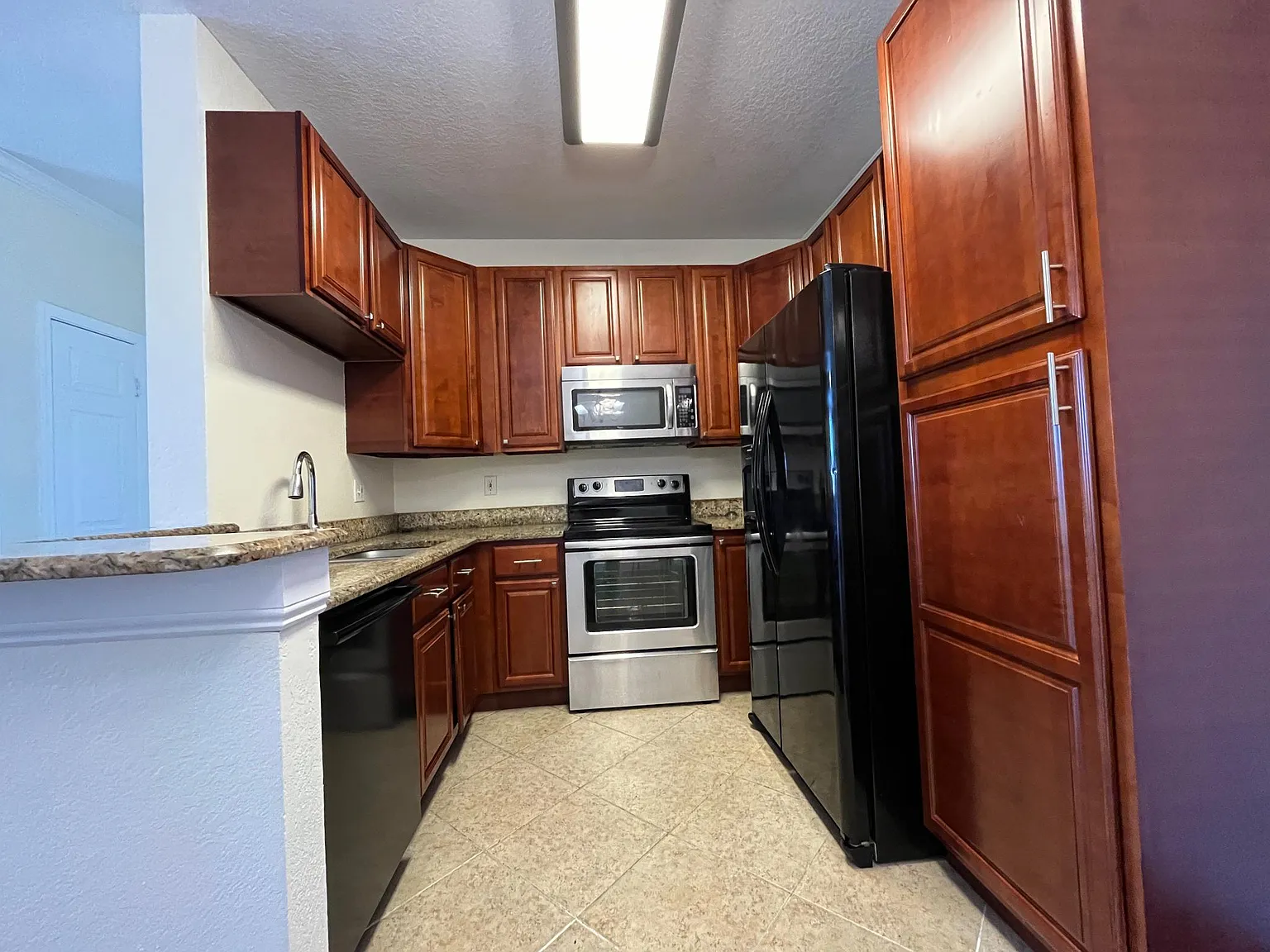 2 bed, 933 sqft, $1,550 — Photo 4