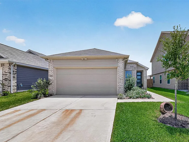 22811 Wolfshire Way — Photo 1