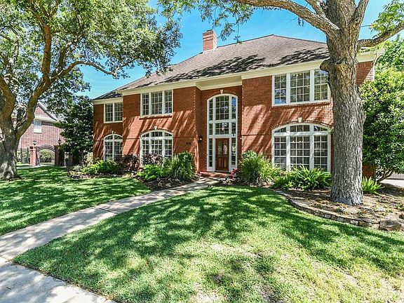 This stately 5/6 bedroom Perry Executive Series Home is set on a private 13,636 sq ft lot backing to greenbelt and Sweetwater Golf Course beyond.