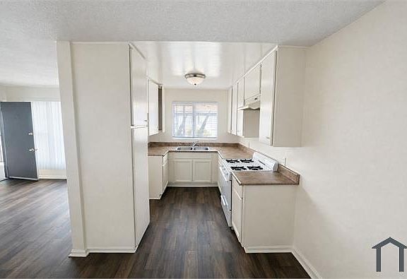 3rd image of 4547 August St APT 5