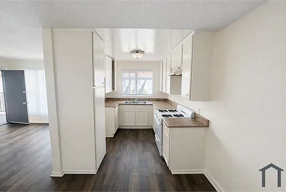 4547 August St #5 — Photo 3