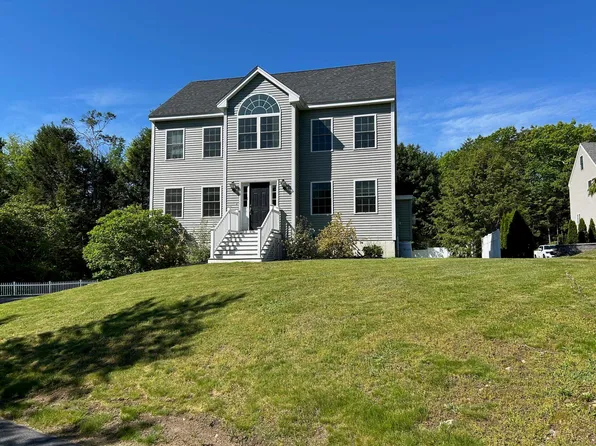 48 Waterford Drive, Sandown, NH 03873