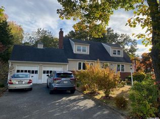 16 Frederick Ave, Bay Shore, NY 11706