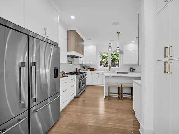5th image of 15 Orchard Ln