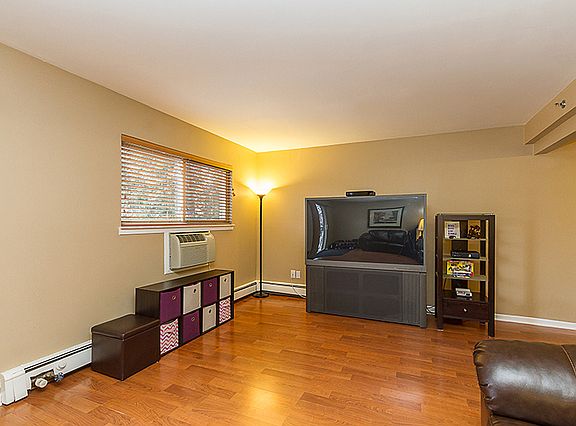 3rd image of 2230 Breezewood Ter APT 4