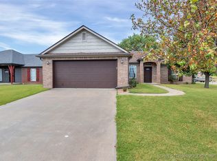 2831 Rodeo Dr, Claremore, OK 74017