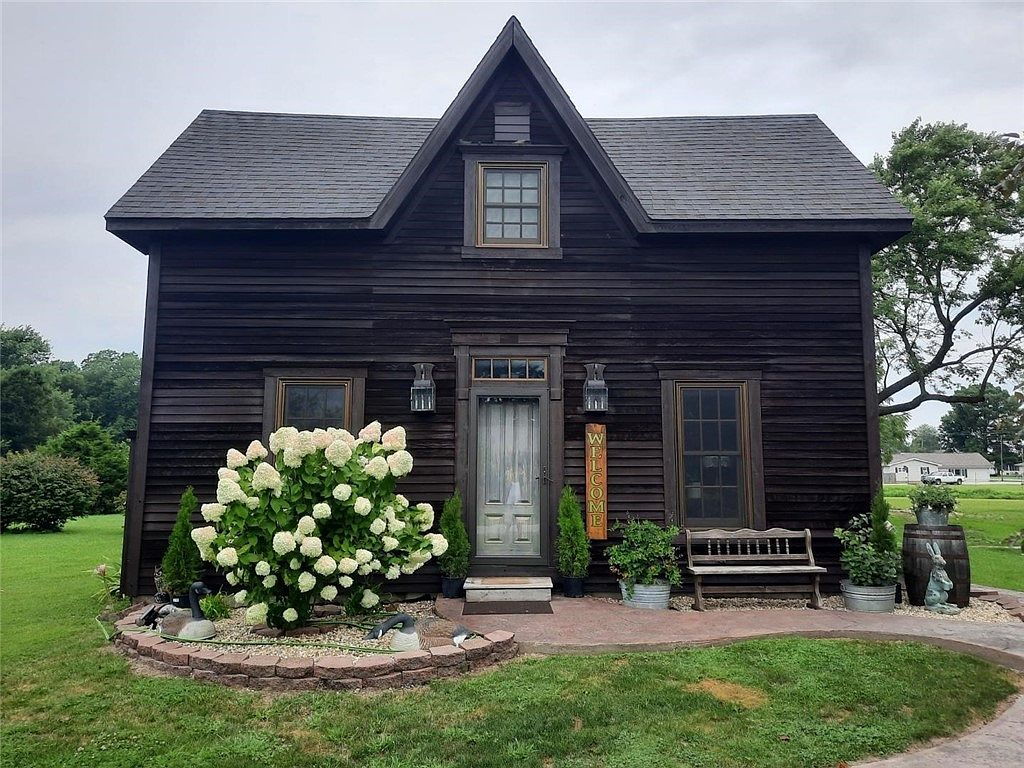 111 S Vine St, Farina, IL 62838 Zillow