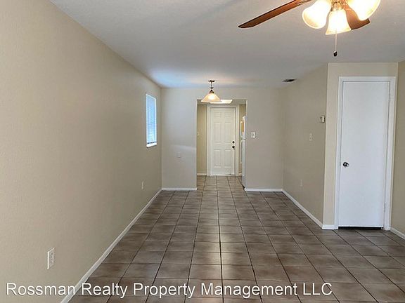 3rd image of 6615 Warwick Cir