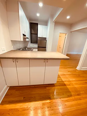 Rented by Metropolis Real Estate of Manhattan | media 6
